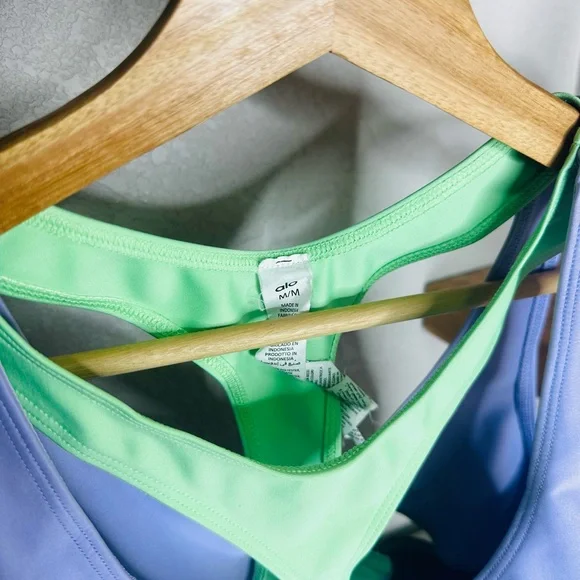 Alo Yoga Airlift Cut Out Bra • 80’s Style • Color Block • Sz M - Picture 5 of 6